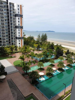 Studio with Privacy Balcony and NETFLIX at TimurBay Sea Front Residence